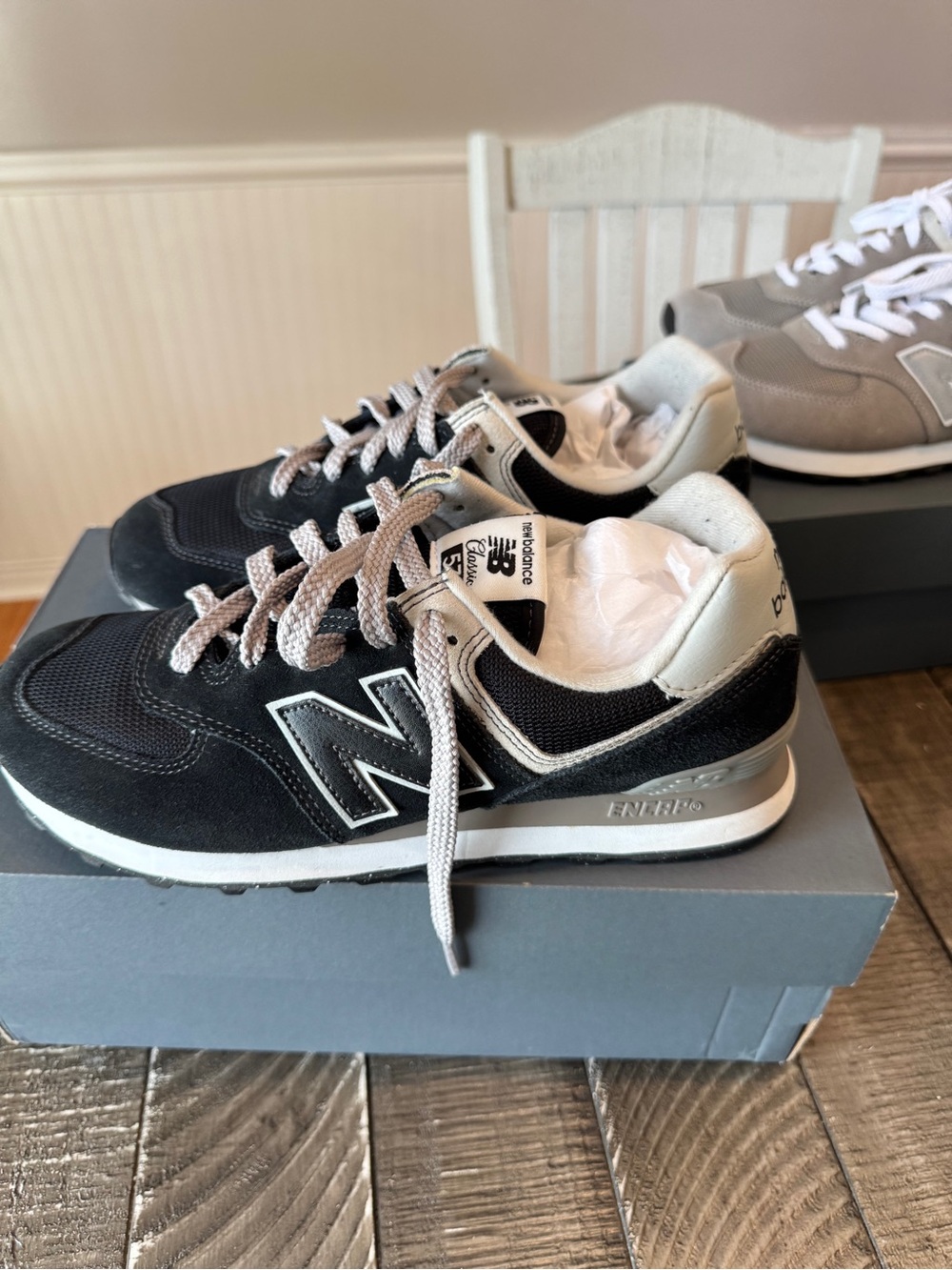 Women’s 574 Like New Balance Black and Gray Athletic Sneakers!!